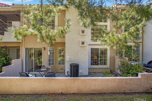 1052 Dewcrest Dr, Anaheim CA  92808-2403 exterior