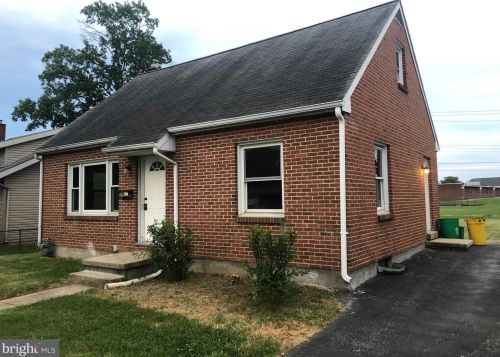 814 Kelly Dr, York, PA 17404-2340