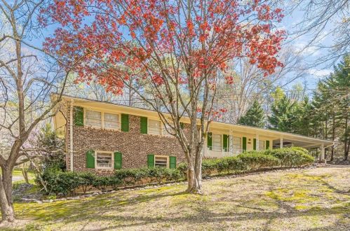 6530 Deborah Ln, Lithia Springs, GA 30122-1137
