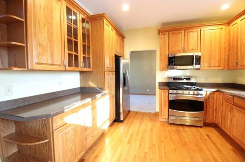 826 Berkshire Ln, Carol Stream, IL 60188-4723