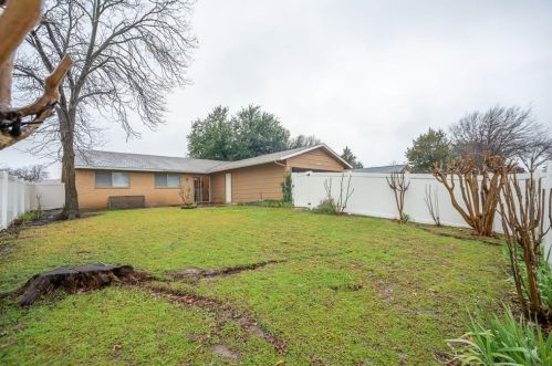 2129 Richbrook Dr, Garland TX 75044-7121 exterior