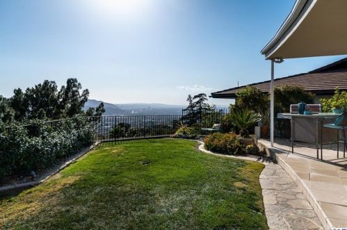 1629 Heather Ridge Dr, Glendale CA  91207-1035 exterior