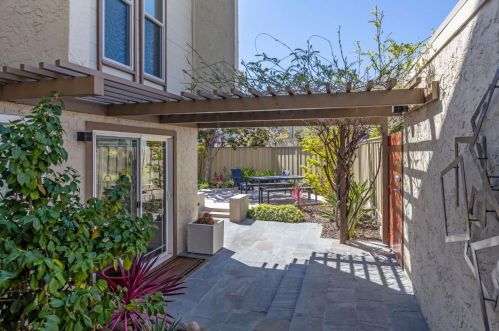1422 Yukon Dr, Sunnyvale, CA 94087-4450