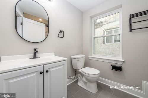 1621 10th St, Philadelphia PA 19148-1132 exterior