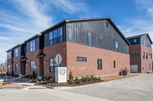 2805 Stanley Ave, Fort Worth TX  76110-2934 exterior