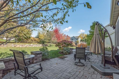 2332 Fieldstone Curv, Saint Paul MN  55129-6218 exterior