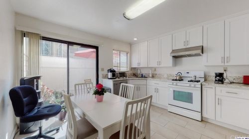 625 California Ave, Glendale CA  91203-1573 exterior