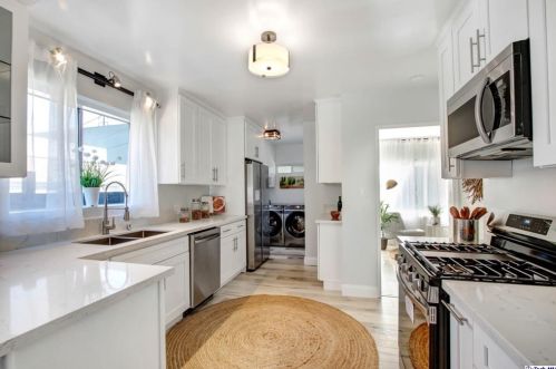 230 Winchester Ave, Glendale CA  91201-1219 exterior