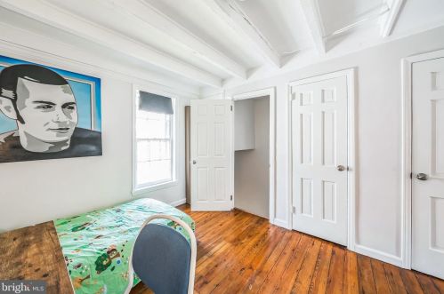404 Iseminger St, Philadelphia PA  19147-6215 exterior