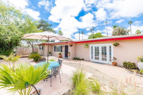 1005 Alta Vista Dr, Vista, CA 92084-5521