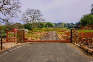 4618 Green Valley Rd, Fairfield, CA 94534-1368