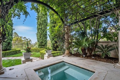 1 Charlotte, Irvine CA  92603-3448 exterior