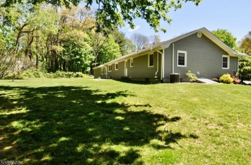 25 Elizabeth Dr, Dover NJ  07869-1307 exterior