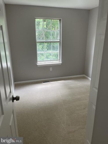 6386 Shaundale Dr, Springfield VA  22152-2143 exterior