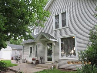 401 Everett St, Nelson IL  61021-2211 exterior