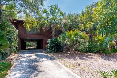 25 Sand Dollar Dr, Isle Of Palms, SC 29451-2648