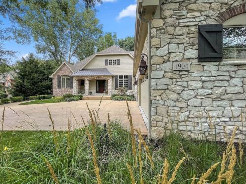 1904 William Dr, Valpo IN  46385-8168 exterior