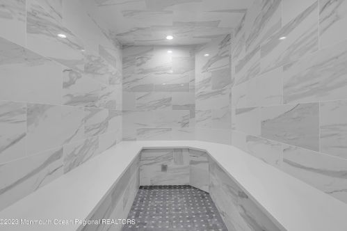 23 Oxford Dr, Tinton Falls NJ 07712-3265 exterior