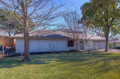 4417 Stonedale Rd, Fort Worth, TX 76116-8145