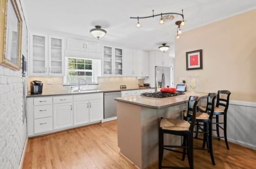 535 Bridgewater Dr, Atlanta GA  30328-2814 exterior