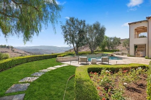 22 Black Falcon, Irvine CA  92603-0420 exterior