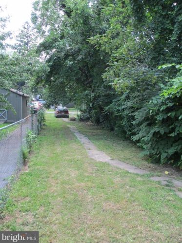 542 Pershing Ave, York PA  17401-2205 exterior