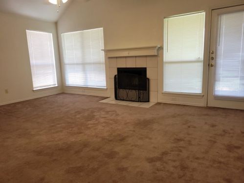 715 Keessee Dr, Cedar Hill TX  75104-9209 exterior