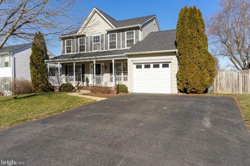 5726 Rhode Island Dr, Woodbridge VA  22193-3824 exterior