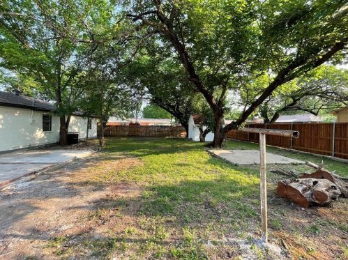 3800 Knox St, Fort Worth TX  76119-4819 exterior