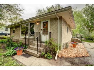 657 Shryer Ave, Saint Paul, MN 55113-6438