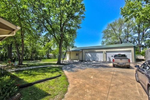 8331 Millsap Dr, Derby, KS 67037-7055