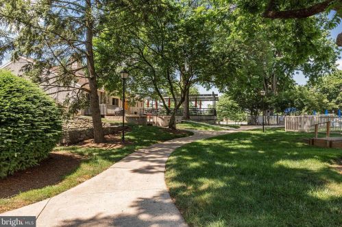 85 Valleybrook Dr, Lancaster PA  17601-4612 exterior