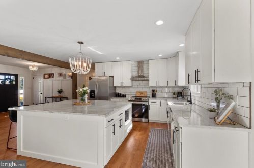 2146 Stonecrest Dr, Lancaster PA  17601-5437 exterior