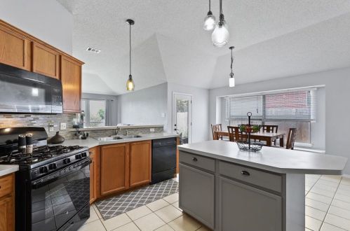 5601 Seafield Ln, Fort Worth TX  76135-2531 exterior