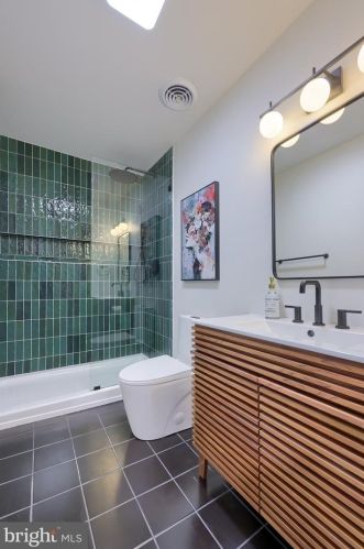 18 Walnut St, Lancaster PA  17602-4924 exterior