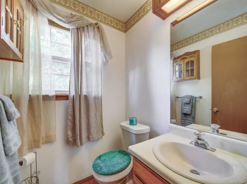 11885 Kepner Dr, Aurora CO 80012-3284 exterior