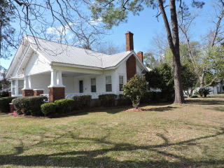 215 5th St, Adel, GA 31620-2703