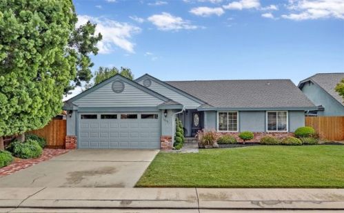 1813 Columbard Way, Modesto, CA 95351-4427