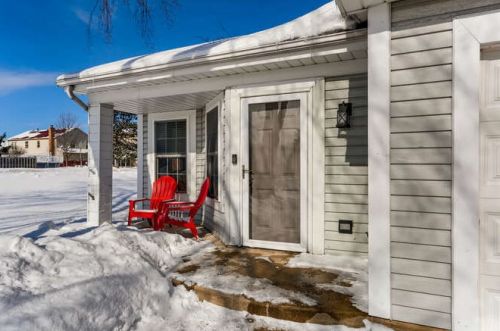 373 Beech Ct, Carol Stream, IL 60188-3902