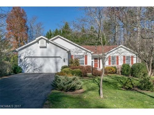 6 Pebble Beach Ct, Etowah, NC 28729-9752