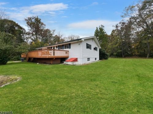 25 Pine St, Port Murray, NJ 07865-4314