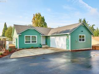 3533 7th St, Hubbard, OR 97032-9621