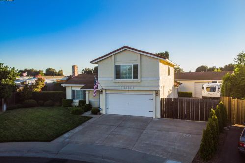 8663 Elk Ridge Way, Elk Grove, CA 95624-2245