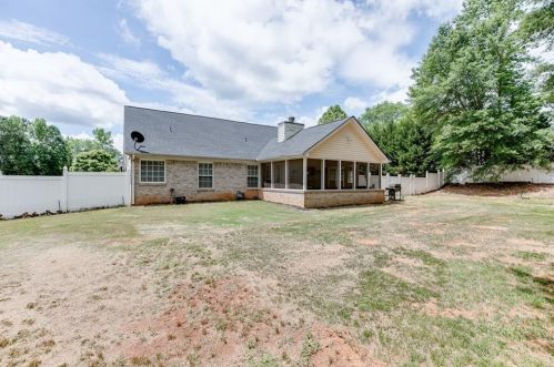 246 Blue Grass Dr, Jefferson GA  30549-8314 exterior