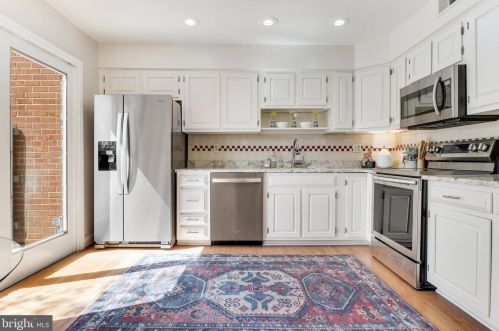 5940 Queenston St, Springfield VA  22152-1731 exterior