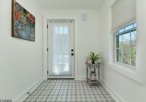 18 Hamilton St, Bloomingdale, NJ 07403-1707