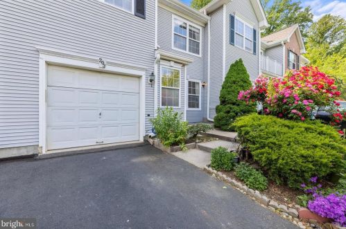 203 Wellington Park Dr, Princeton, NJ 08540-9493