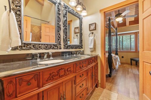 11030 Ski Slope Way, Truckee CA  96161-6603 exterior