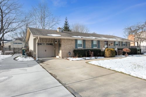 438 Clark Dr, Palatine, IL 60074-7154