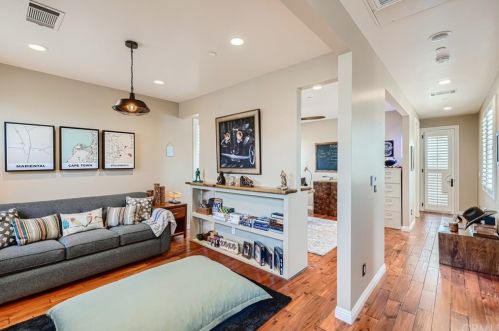 1814 Main St, Huntington Beach CA  92648-2725 exterior